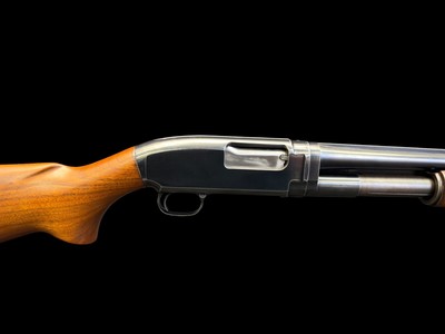 EXCELLENT, FACTORY ORIGINAL, 1953 WINCHESTER MODEL 12 20GA 28” SOLID RIB FULL CHOKE GUN IS EASILY ABOVE 90% - Image 5 of 20
