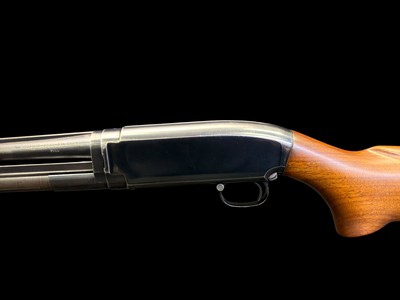 EXCELLENT, FACTORY ORIGINAL, 1953 WINCHESTER MODEL 12 20GA 28” SOLID RIB FULL CHOKE GUN IS EASILY ABOVE 90% - Image 11 of 20