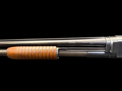 EXCELLENT, FACTORY ORIGINAL, 1953 WINCHESTER MODEL 12 20GA 28” SOLID RIB FULL CHOKE GUN IS EASILY ABOVE 90% - Image 10 of 20