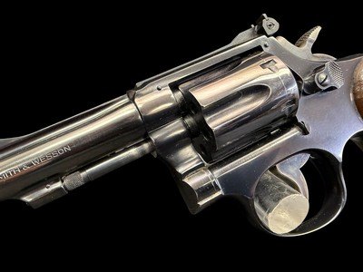 HARD TO FIND, SMITH & WESSON 18-3 .22 LONG RIFLE REVOLVER 4” BLUED ORIGINAL BOX - Image 6 of 19