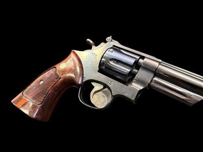 NICE, SMITH & WESSON MODEL OF 1955 25-2 .45 ACP WITH PRESENTATION BOX & TOOLS 6” BLUED FULL TARGET - Image 16 of 17