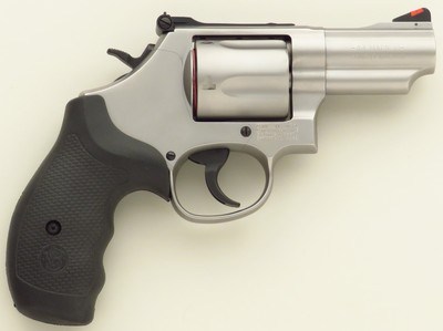 Smith & Wesson Model 69 .44 Magnum, stainless steel, 2.75-inch, 5 shot, round butt, tight, great bore, cased
