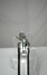 BERETTA 92 FS IN 9MM IN STAINLESS AS NEW - 5 of 6