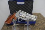 SMITH & WESSON MODEL 500 - 4" BARREL - MINT CONDITION - 1 of 8