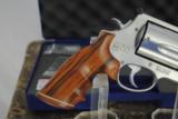 SMITH & WESSON MODEL 500 - 4" BARREL - MINT CONDITION - 2 of 8