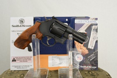 SMITH & WESSON MODEL 29-10 / BOUNTY HUNTER IN 44 MAGNUM - Image 1 of 7