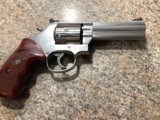 Smith and Wesson 686-6 357 mag. - 2 of 3