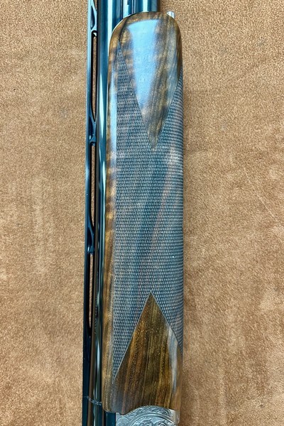 Caesar Guerini Invictus VII Sporting Gold Adjustable Comb 12GA 32