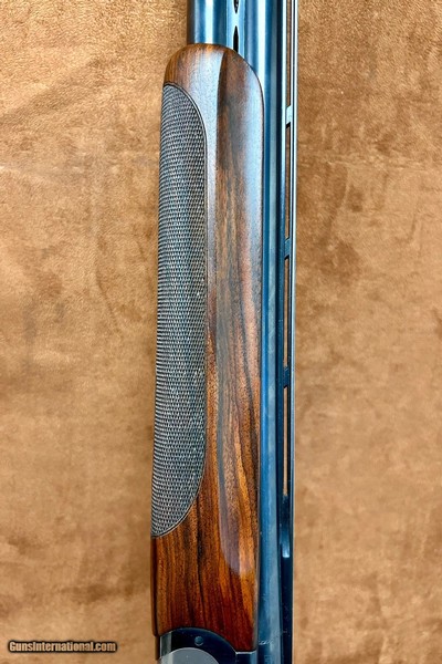Beretta DT-10 12GA 32