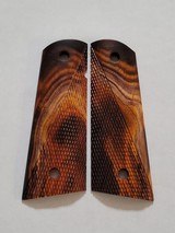 Highfiguregrips Half Checkered Cocobolo Full Size 1911 Magwell grips