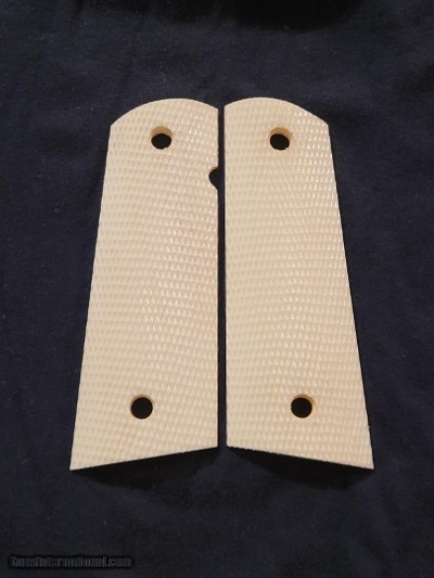Highfiguregrips
Full Size 1911 Full Checkered Holly Magwell grips