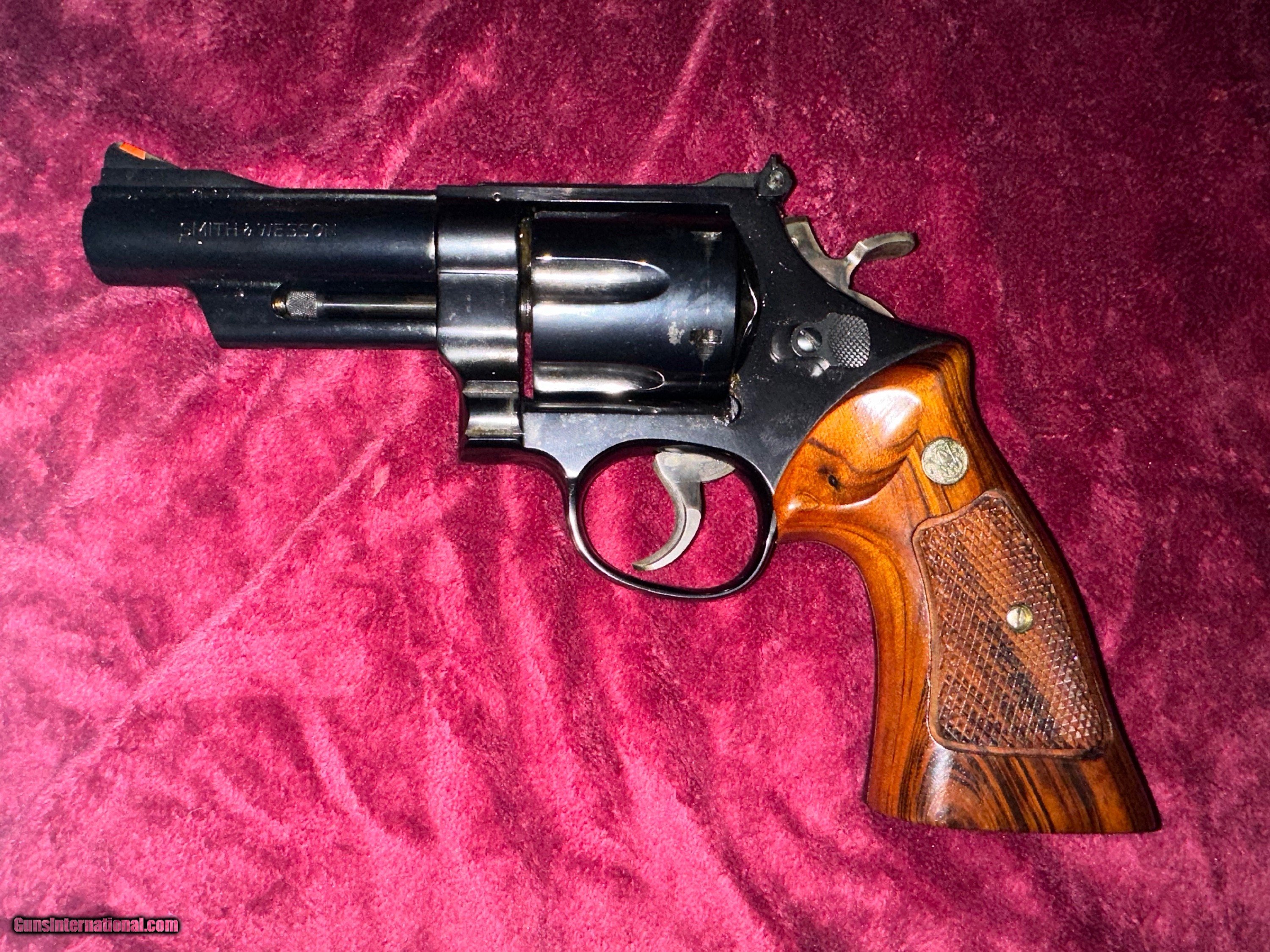 Smith & Wesson .44 Magnum Model 29-2 (4 inch barrel, blue, presentation box)