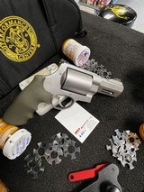 SMITH AND WESSON PERFORMANCE CENTER M460 - 4 of 9