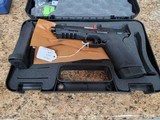 Smith & Wesson, M&P 22Mag - 2 of 4