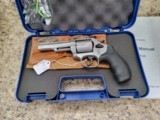 Smith & Wesson, Model 69 Combat Magnum,
44 Rem Mag - 1 of 2