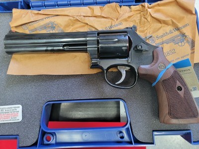 SMITH & WESSON, MODEL 586, 357 MAG,6
