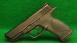 NEW Smith & Wesson M&P 40 Caliber 40S&W Pistol - 1 of 2