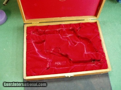 COLT S.A.A. WOODEN
DOUBLE DISPLAY CASE