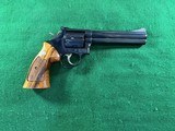 S&W Model 586 . - 2 of 4