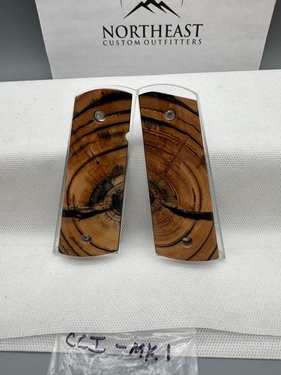 CUSTOM CROSS-CUT MAMMOTH IVORY 1911 PISTOL GRIPS - Image 1 of 1