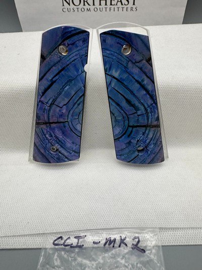 CUSTOM CROSS-CUT MAMMOTH IVORY 1911 PISTOL GRIPS - Image 1 of 1