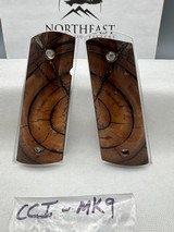 CUSTOM CROSS-CUT MAMMOTH IVORY 1911 PISTOL GRIPS - Image 1 of 1