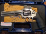 SMITH & WESSON 617-6 .22 - 6 of 10
