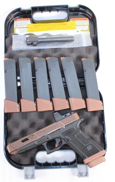 EXCELLENT GLOCK G34 GEN 3 TTI COMBAT MASTER COPPERHEAD 9MM W/ 7-MAGS TRIJICON RMR & BOX - Image 7 of 10