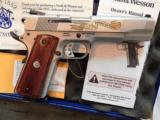 Slecial Edtion
.45 APC Lew Horton AMERICAN PRIDE 1911 serial number PAT0078 of 250
- 2 of 5
