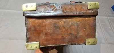 Beautifull 'Turn of the Century' Oak & Leather Cartridge Magazine with Holland & Holland Label - Image 6 of 10