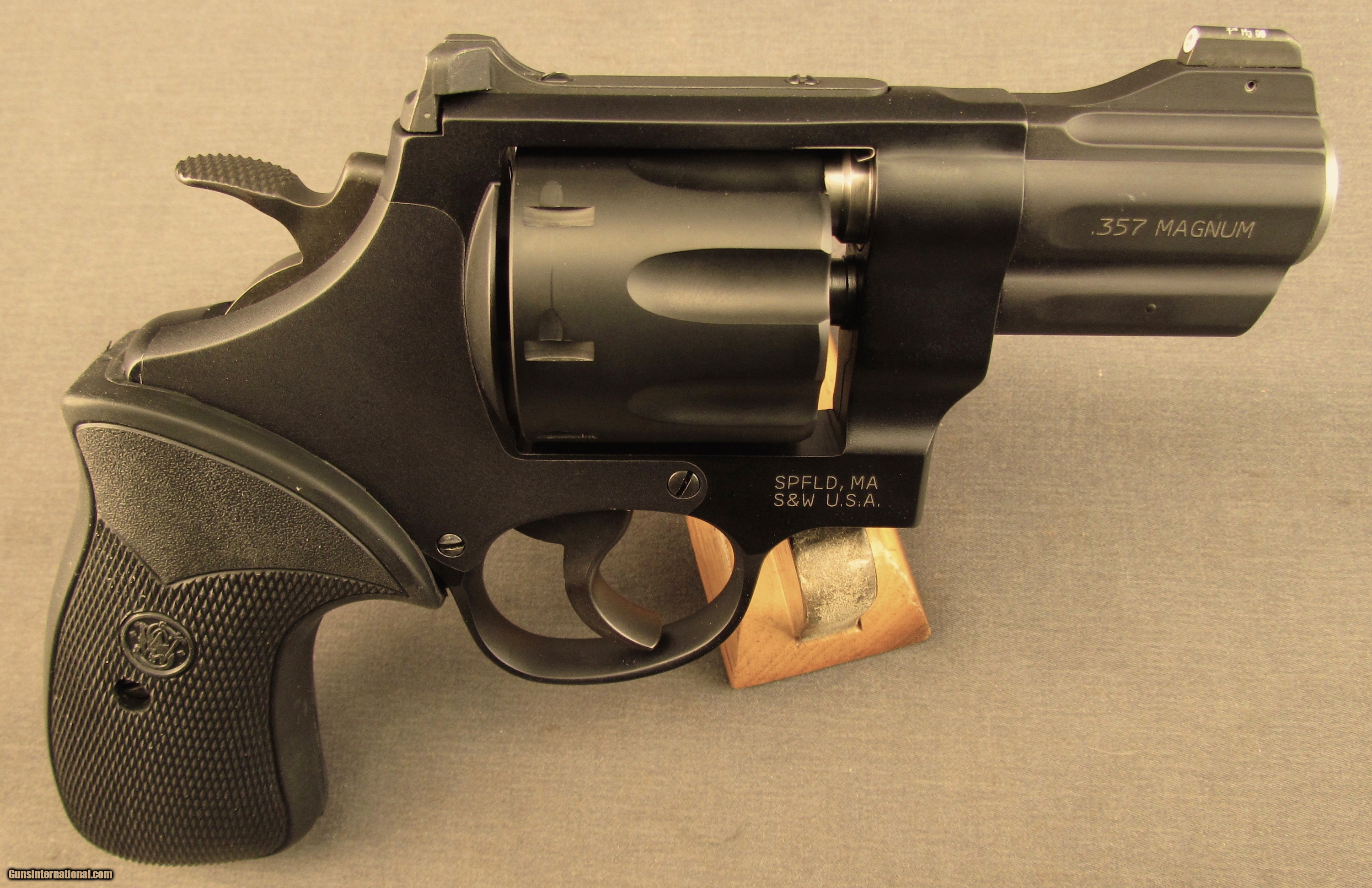 Sandw Night Guard Revolver Model 327 Ng 8 Shot 357 Magnum
