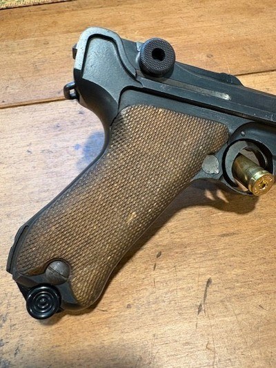 1918 WWI DWM P.08 Luger - Matching Numbers - Includes Holster, Luger Tool, 2 Magazines - Image 7 of 15