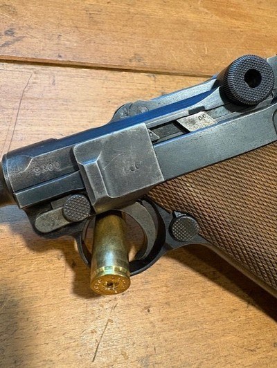 1918 WWI DWM P.08 Luger - Matching Numbers - Includes Holster, Luger Tool, 2 Magazines - Image 3 of 15