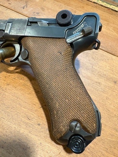1918 WWI DWM P.08 Luger - Matching Numbers - Includes Holster, Luger Tool, 2 Magazines - Image 2 of 15