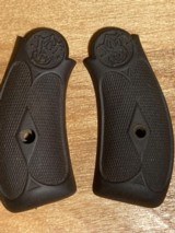 Smith&Wesson grips - 4 of 5