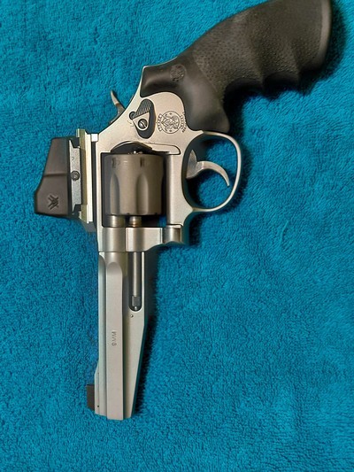 smith wesson 986 performace center 9mm - Image 2 of 5
