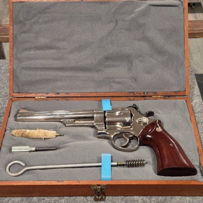Smith & Wesson 29-2 Nickel in original display case EXCELLENT CONDITION - Image 14 of 15