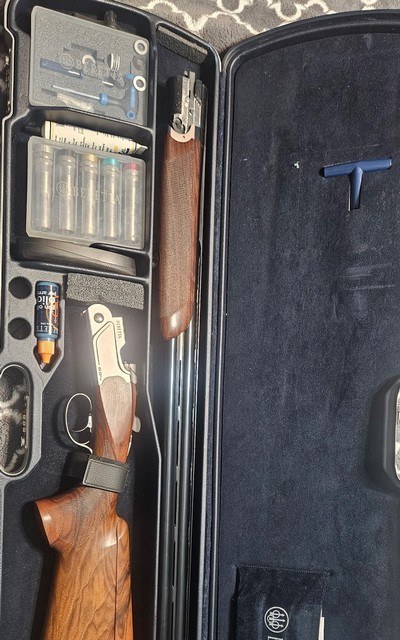 Beretta 694 B Fast 12 gauge Sporter with adjustable comb 32” barrels - Image 1 of 5