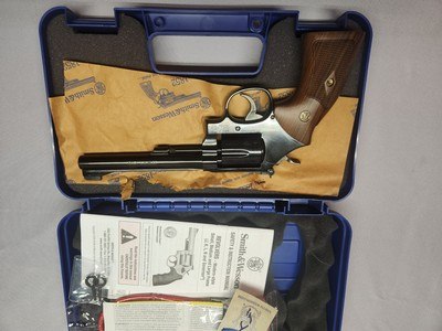 Smith & Wesson 48-7 in 22 Mag!