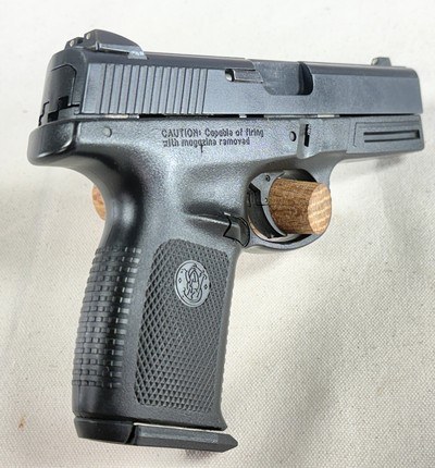 Smith & Wesson SW40E Semi-Auto Pistol – .40 S&W (Circa 1999–2002) - Image 9 of 9