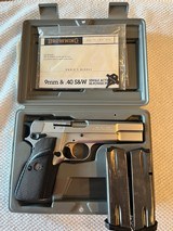 Browning Hi Power Hard Chrome, Gold Trigger, 40 cal - 2 of 10