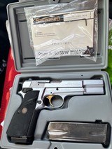 Browning Hi Power Hard Chrome, Gold Trigger, 40 cal - 1 of 10