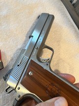 Full size Coonan 357 Semi Auto w/ 3 mags - 5 of 12