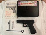 1st Gen Glock 17 in Box, excellent shape - 1 of 10