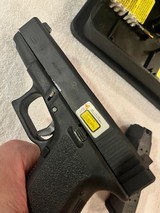 Glock 19 1st gen in box, excellent shape - 3 of 10