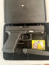 Glock 19 1st gen in box, excellent shape - 2 of 10