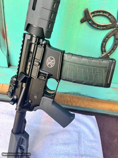 FN 15 MOE SLG AR15 in as new condition