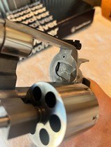 S&W 657-2 Classic Hunter 41 Magnum, New in Box - 11 of 13 S&W 657-2 Classic Hunter 41 Magnum, New in Box - 11 of 13