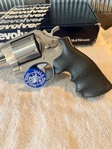 S&W 657-2 Classic Hunter 41 Magnum, New in Box - 2 of 13 S&W 657-2 Classic Hunter 41 Magnum, New in Box - 2 of 13