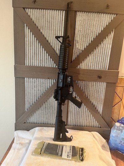 New S&W MP 15 AR15 5.56
